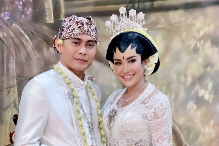 10 Potret Pernikahan Shinta Bachir dan Indra Kristianto, Selamat!