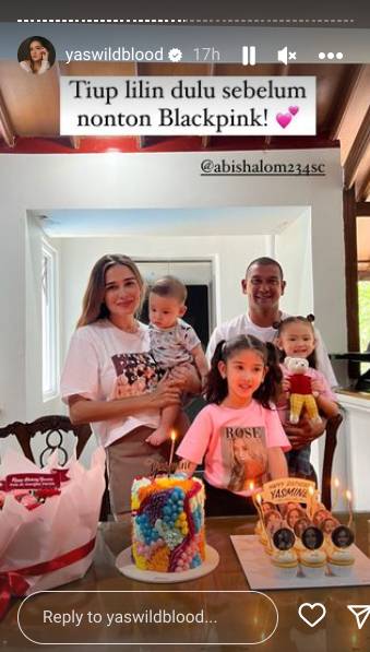 momen keluarga Yasmine Wildblood nonton konser BLACKPINK (instagram.com/yaswildblood)