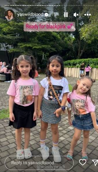 momen keluarga Yasmine Wildblood nonton konser BLACKPINK (instagram.com/yaswildblood)