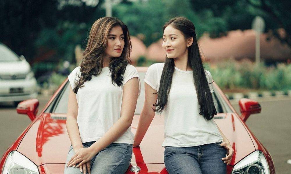 Ochi Rosdiana bersama Natasha Wilona (instagram.com/ochi24)