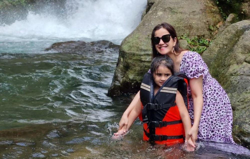 9 Potret Kebersamaan Andi Soraya bersama Sang Putri, Dekat bak Sahabat