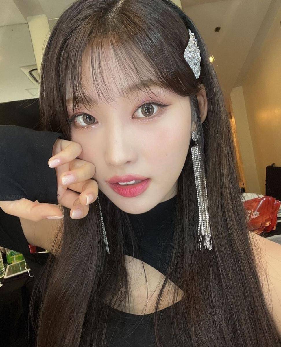 Sihyeon Everglow (instagram.com/official_everglow)