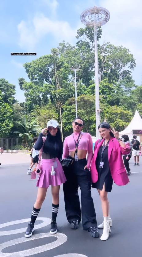 Gaya Lyodra Ginting di konser Blackpink day 2 (instagram.com/wanda_haraa)