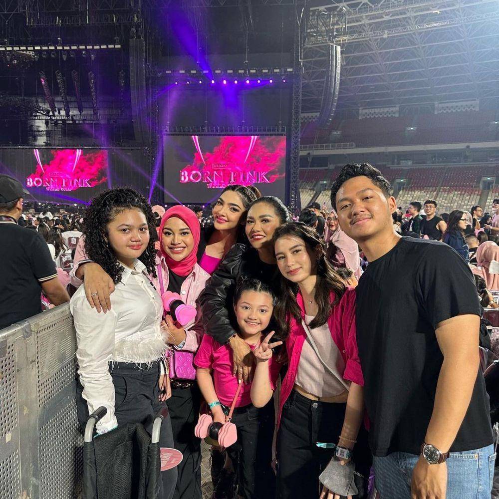 potret artis nonton konser BLACKPINK bareng anak (instagram.com/ashanty_ash)
