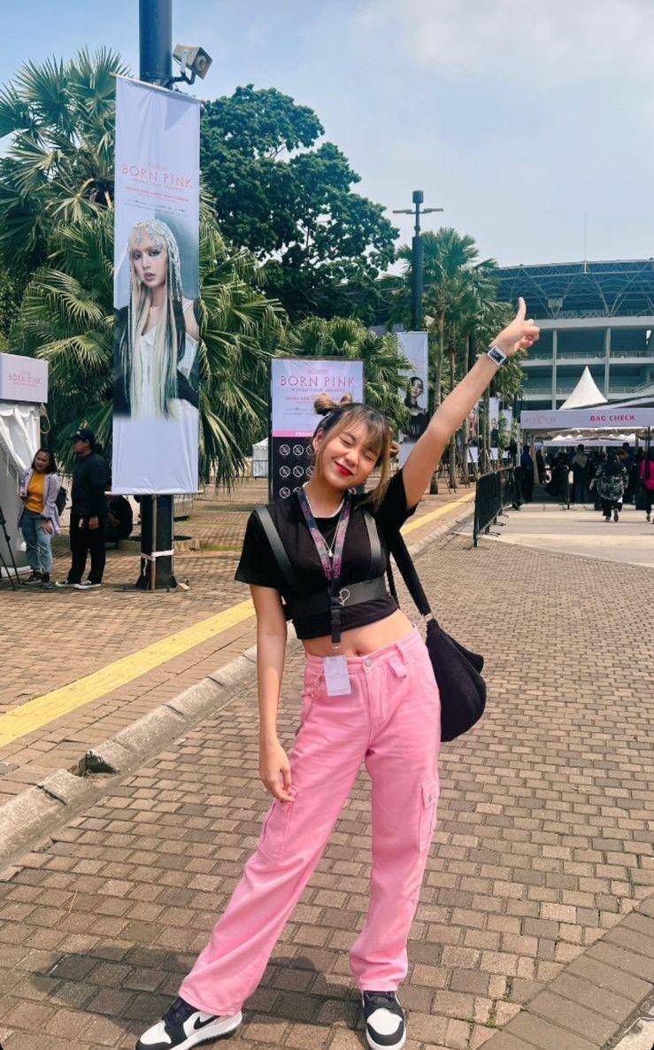Gaya Ghea Indrawari di konser Blackpink day 2 (instagram.com/gheaindrawari)