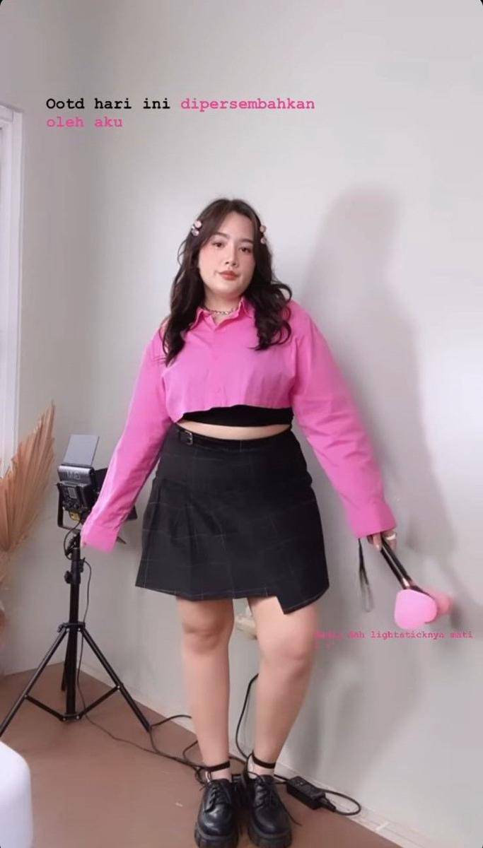 Gaya Sandra Lubis di konser Blackpink day 2 (instagram.com/sandradlubis)