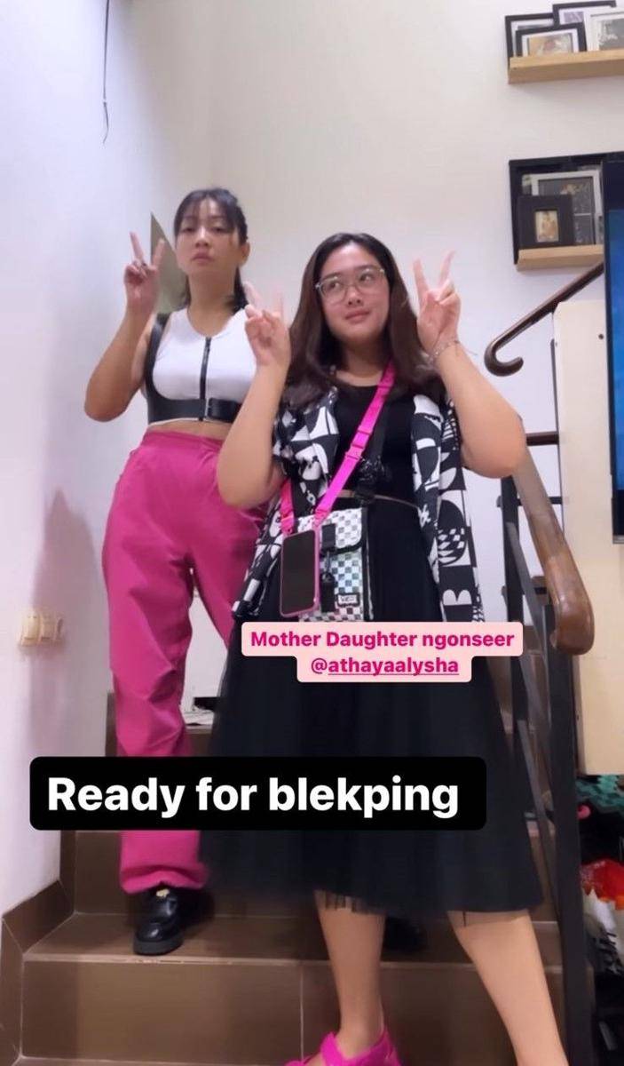 Gaya Hesti Purwadinata di konser Blackpink day 2 (instagram.com/hestipurwadinata)