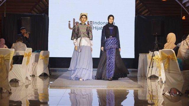 Parade Indonesia Hijab Walk yang berlangsung di Ballroom Masjid Raya Al-Jabbar, Kota Bandung. (Dok. Istimewa)