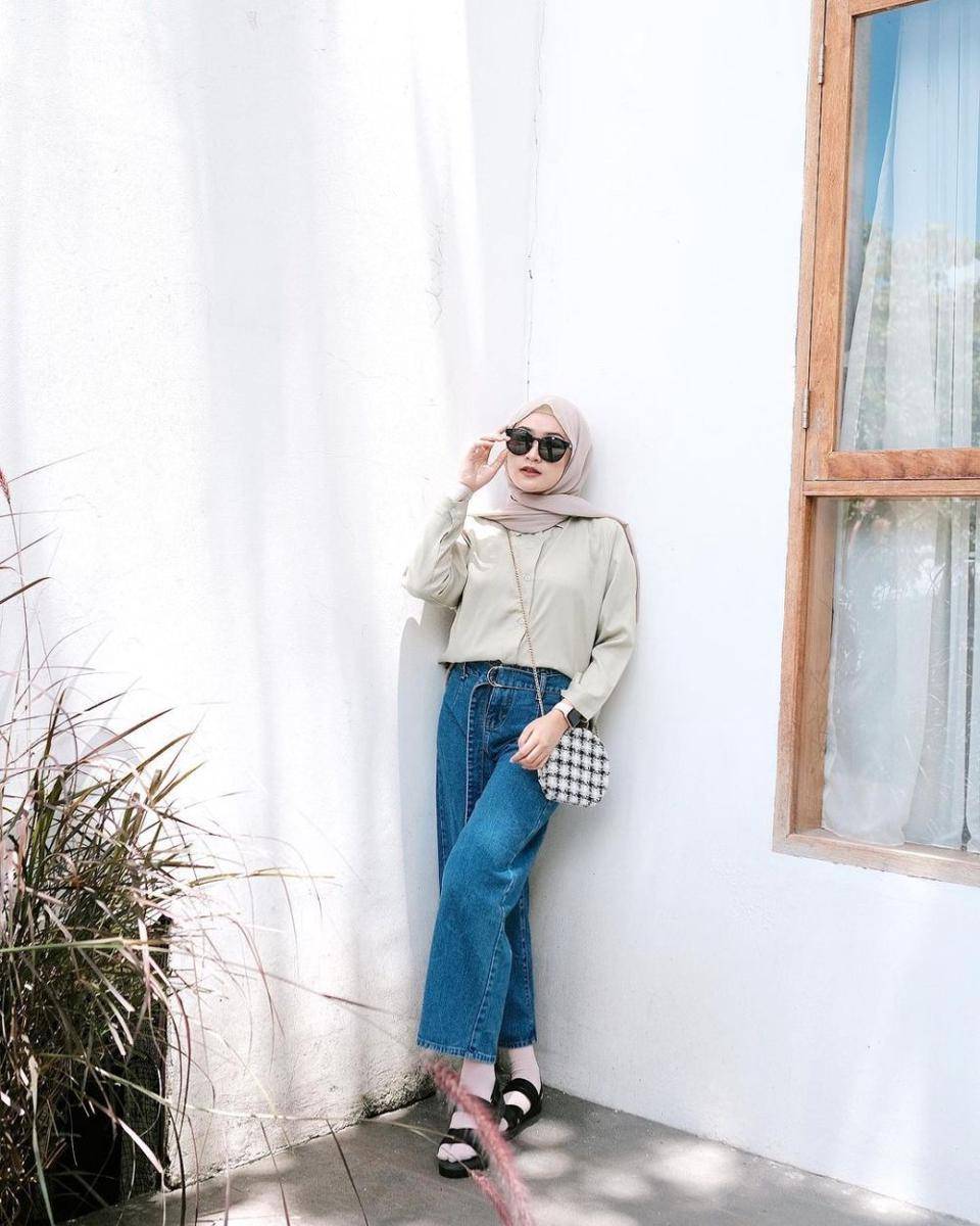 padu padan outfit kasual ala Saritiw (instagram.com/saritiw)