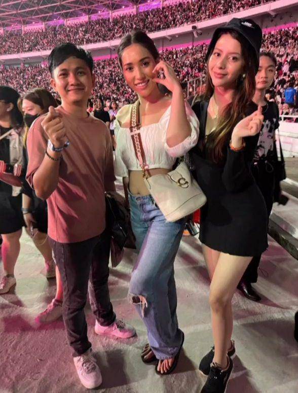 Laksmi Shari De Neefe Suardana Saat Nonton Konser BLACKPINK di Jakarta (Instagram.com/maulana.nal)