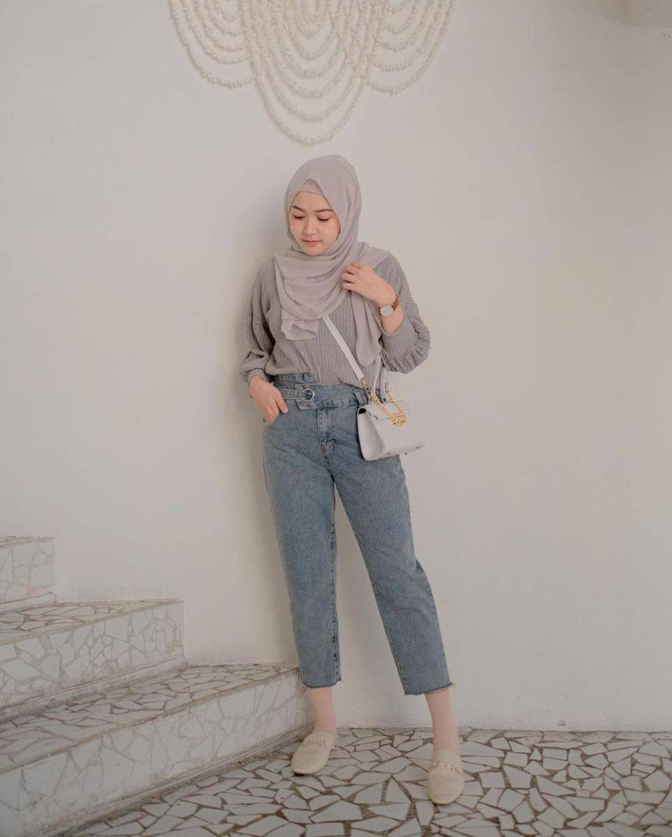 padu padan outfit kasual ala Saritiw (instagram.com/saritiw)