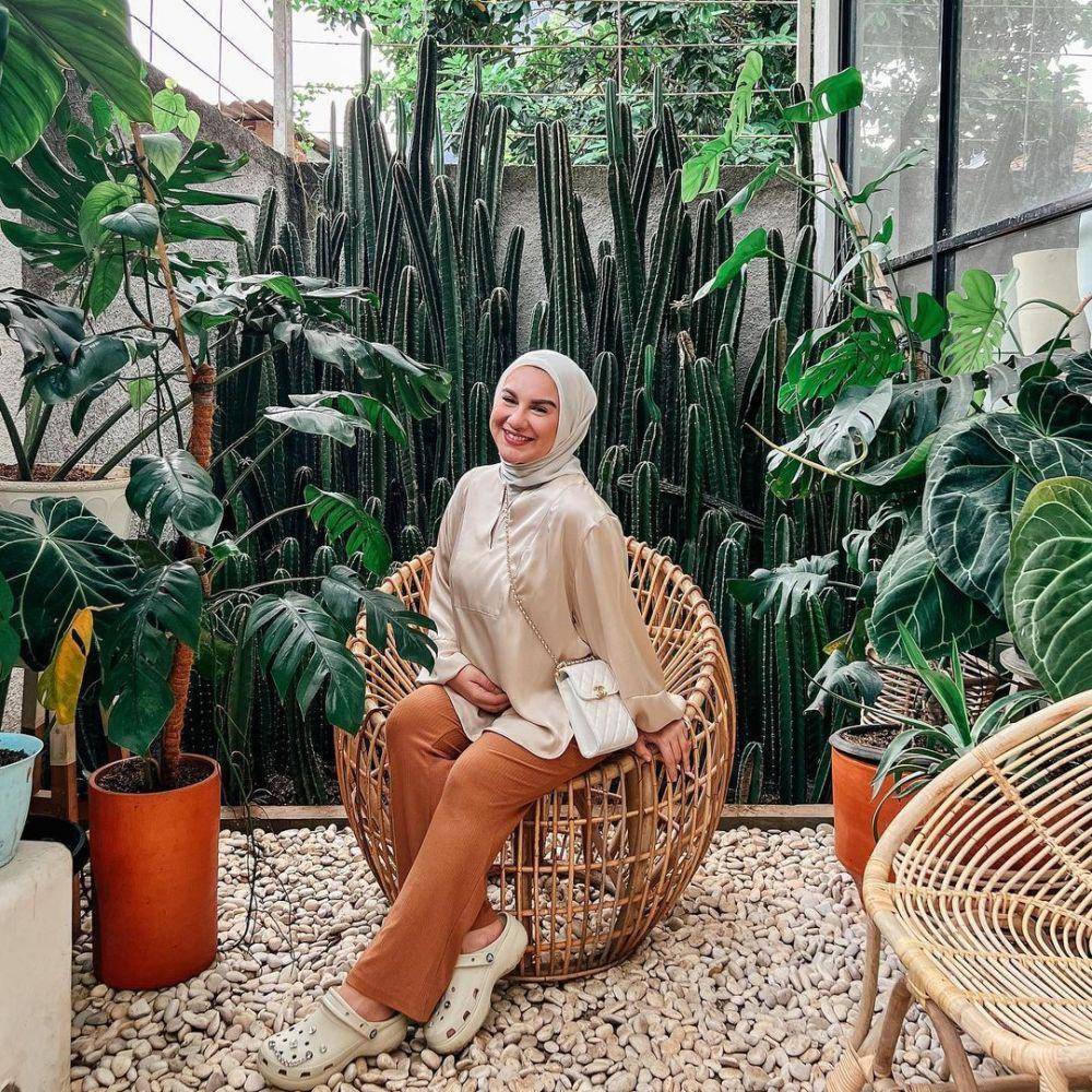 Gaya lebaran hijab ala Irish Bella (instagram.com/_irishbella_)