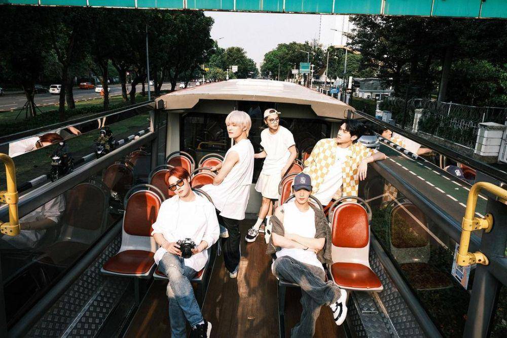 WayV naik Trans Jakarta (instagram.com/yangyang_x2/