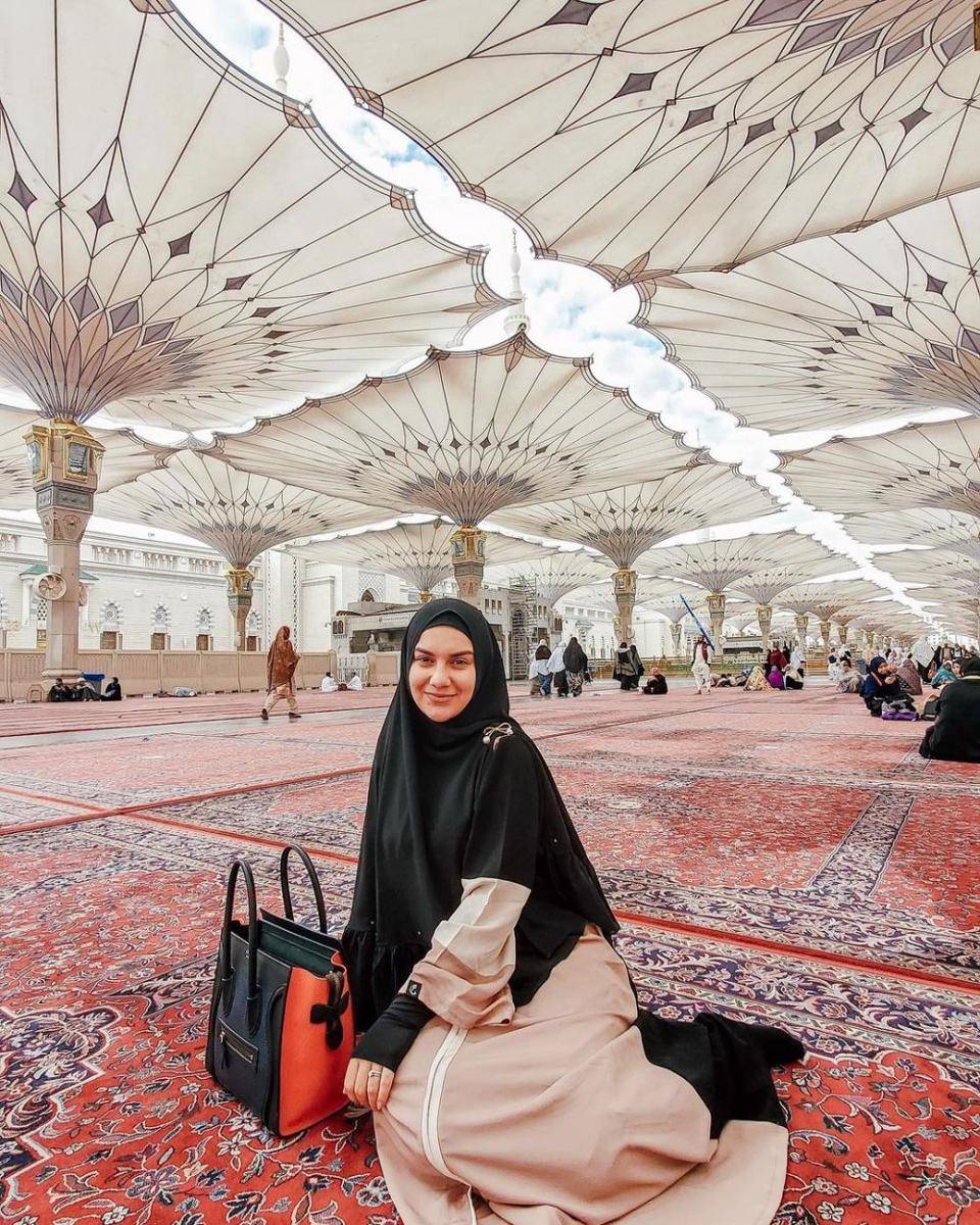 Gaya lebaran hijab ala Irish Bella (instagram.com/_irishbella_)