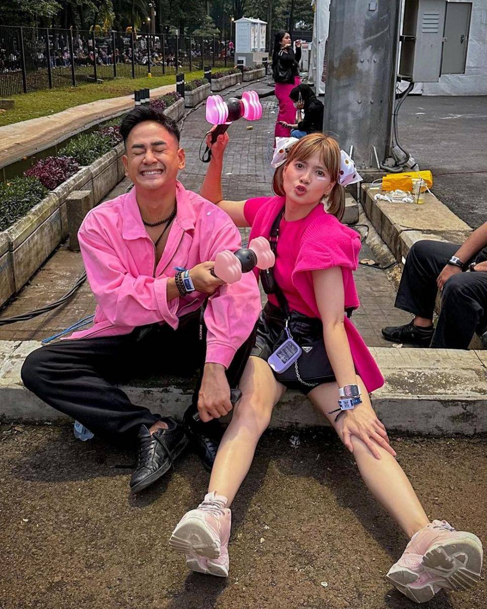 potret Chika Jessica dan Dwi Andika nonton konser BLACKPINK (instagram.com/chikajessica88)
