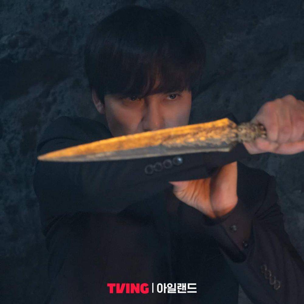 Kim Nam Gil di Island Part 2 (instagram.com/tving.official)