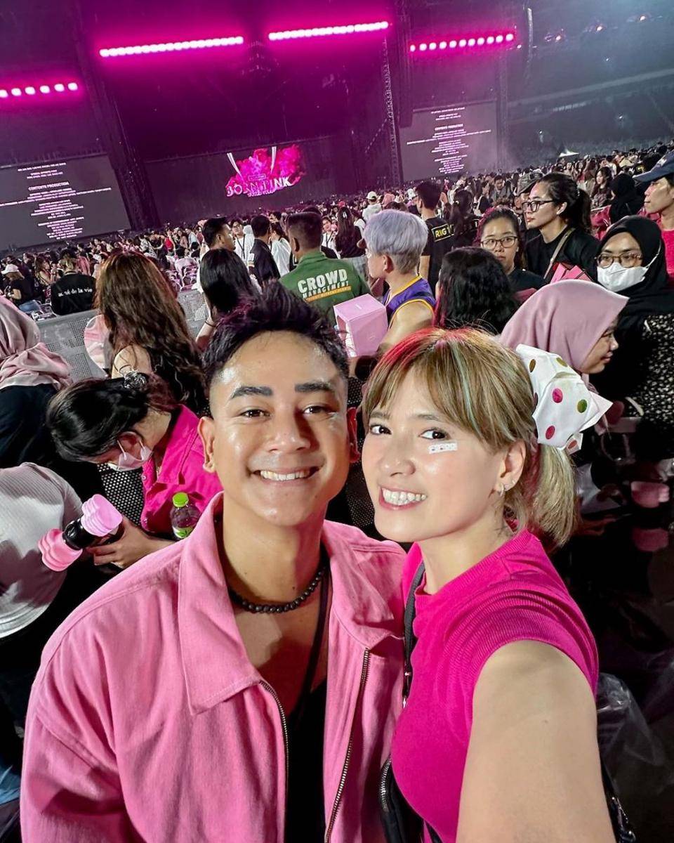 potret Chika Jessica dan Dwi Andhika nonton konser BLACKPINK (instagram.com/chikajessica88)