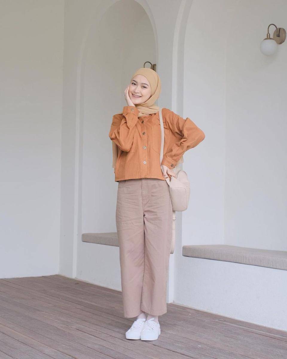 padu padan outfit kasual ala Saritiw (instagram.com/saritiw)