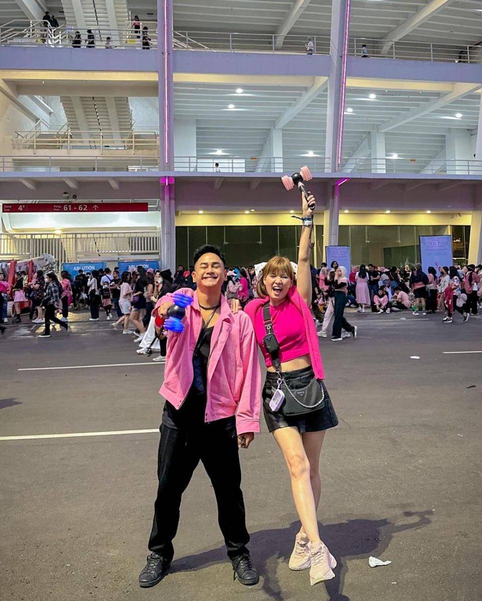 potret Chika Jessica dan Dwi Andhika nonton konser BLACKPINK (instagram.com/chikajessica88)