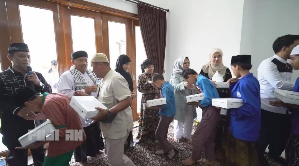 syukuran rumah baru Fuji (YouTube.com/Fuji An)