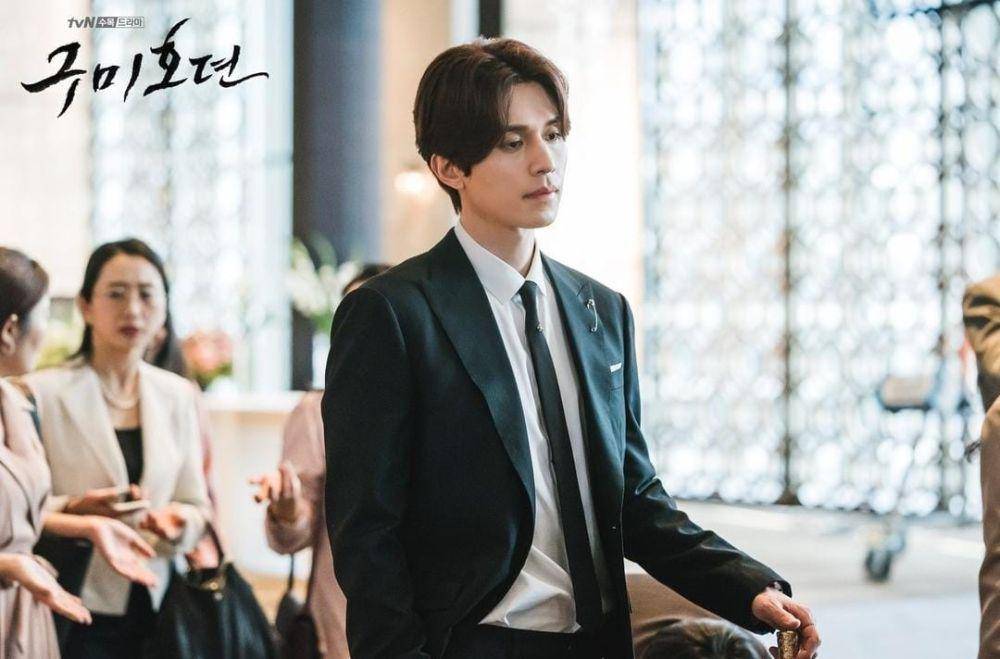 Lee Dong Wook di drama Tale of the Nine Tailed (instagram.com/tvn_drama)