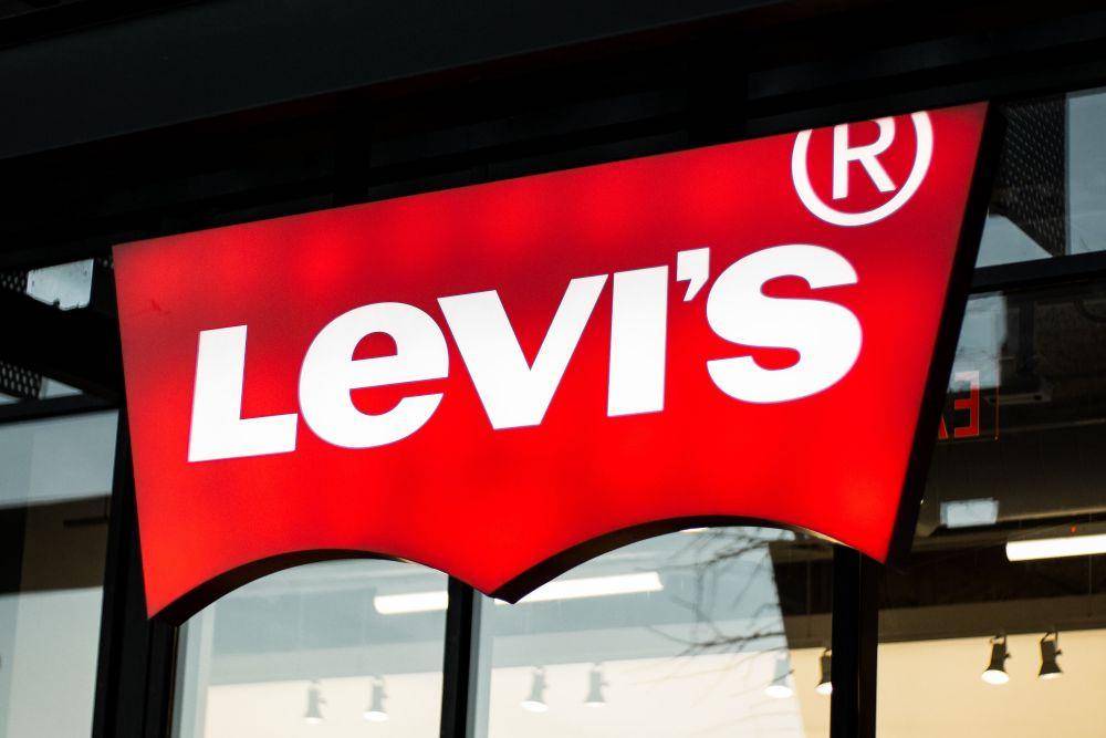 Ilustrasi brand fesyen jeans Levi’s® (Unsplash/Austin Burke)