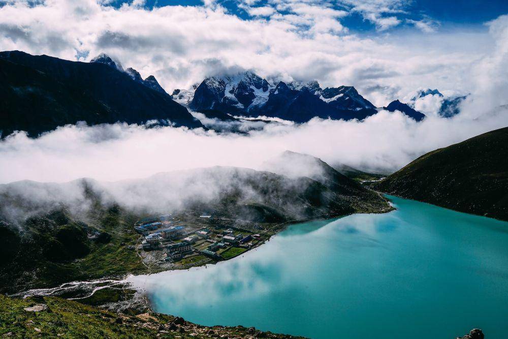 Potret Danau Gokyo di Nepal (unsplash.com/mero_dnt)