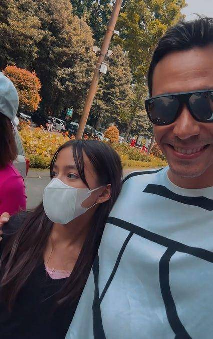 Darius Sinathrya antar istri dan anak konser BLACKPINK. (instagram.com/darius_sinathrya)