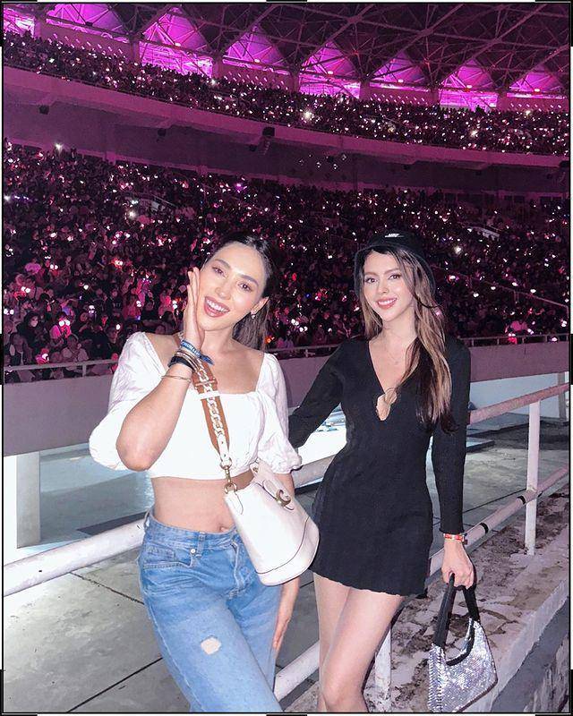Laksmi Shari De Neefe Suardana Saat Nonton Konser BLACKPINK di Jakarta (Instagram.com/laksmideneefe)