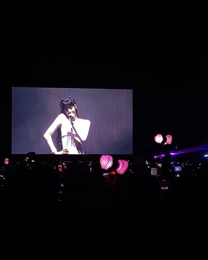 Laksmi Shari De Neefe Suardana Saat Nonton Konser BLACKPINK di Jakarta (Instagram.com/laksmideneefe)