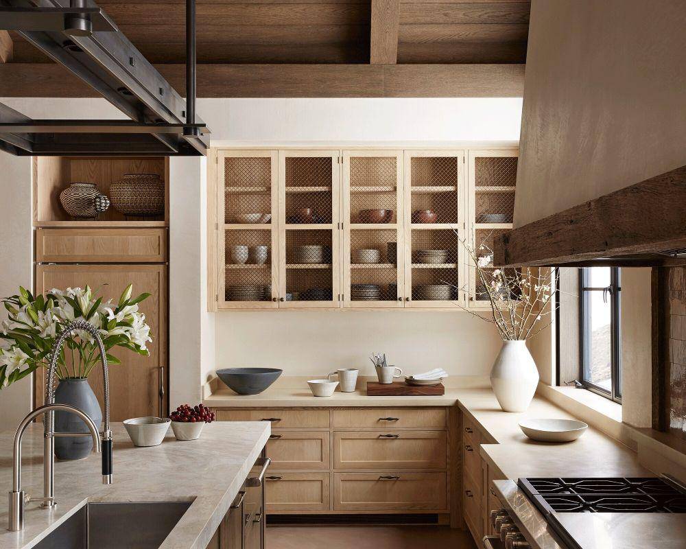 ilustrasi desain dapur dengan desain kabinet kayu (homesandgardens.com)