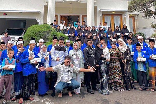 syukuran rumah baru Fuji (YouTube.com/Fuji An)