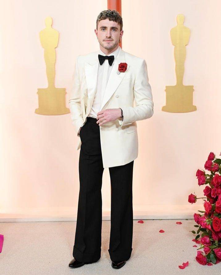 Paul Mescal di red carpet Oscar 2023 (instagram.com/vanityfair)