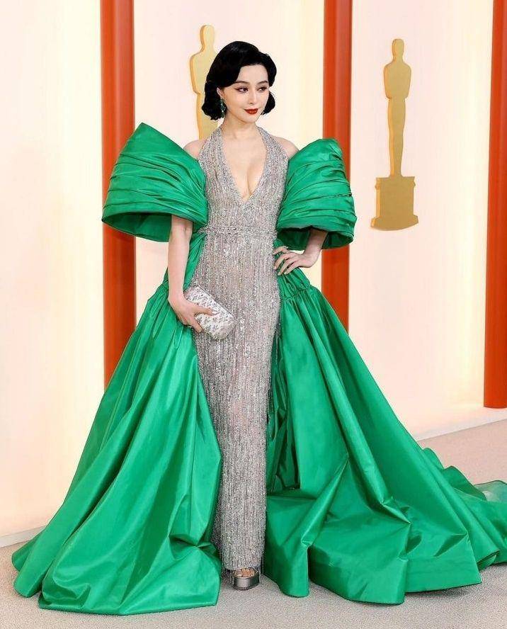 Fan Bingbing di red carpet Oscar 2023 (instagram.com/fashionbombdaily)