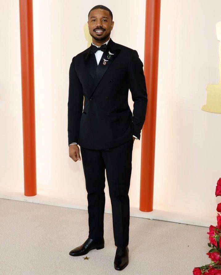 Michael B. Jordan di red carpet Oscar 2023 (instagram.com/fashionbombdaily)