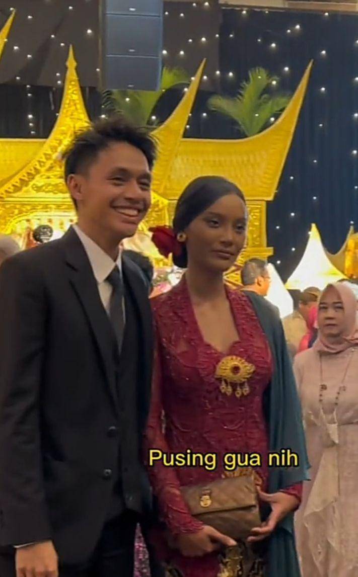 potret Erika Carlina kondangan (tiktok.com/eri_carl)