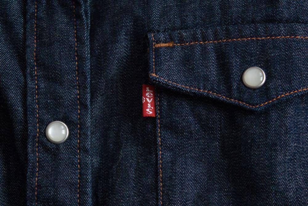 Ilustrasi brand fesyen jeans Levi’s® (Unsplash/K8)