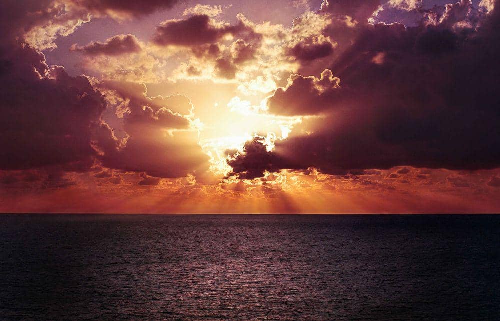 ilustrasi sunset di pantai(unsplash.com/@nck)