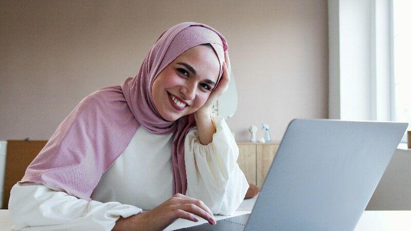 5 Tips Sukses Kerja Sambil Kuliah, Semangat Wujudkan Impianmu!