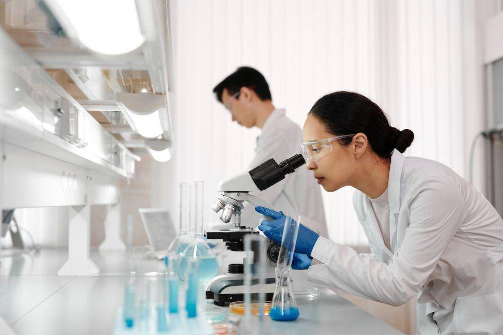 Ilustrasi laboratorium untuk belajar sains (pexels.com/Edward Jenner)