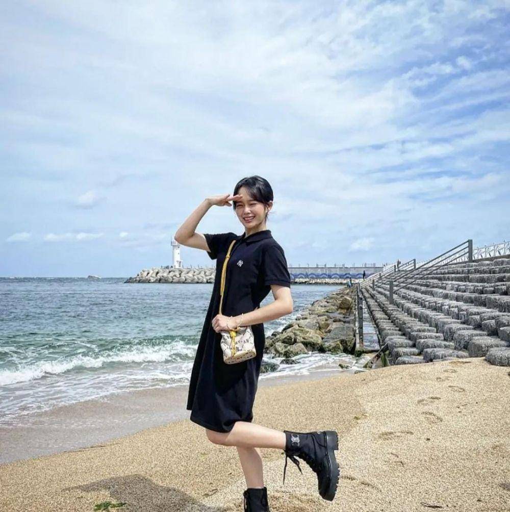 Jung Ji So (instagram.com/mint_ziso)