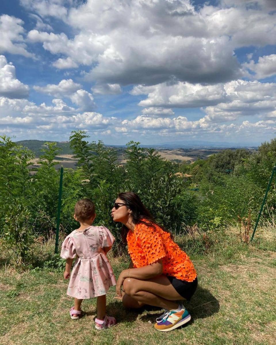 Shriya Saran dan putrinya (instagram.com/shriya_saran1109)