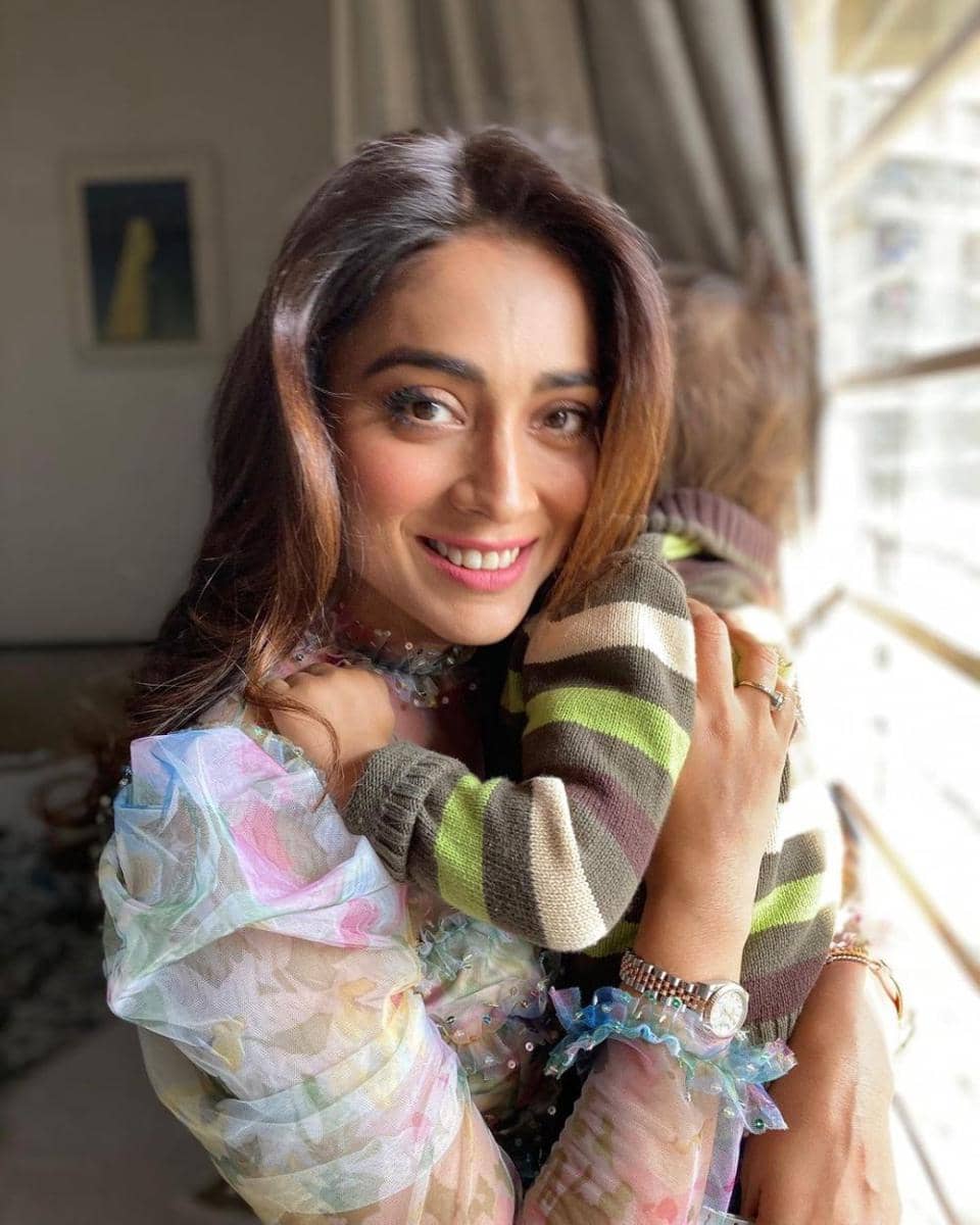 Shriya Saran dan putrinya (instagram.com/shriya_saran1109)