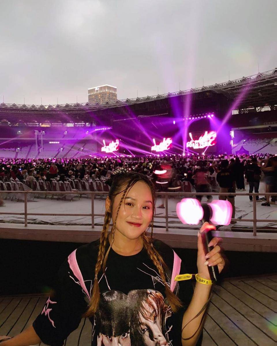 artis rambut kepang di konser BLACKPINK (instagram.com/da3_rani)