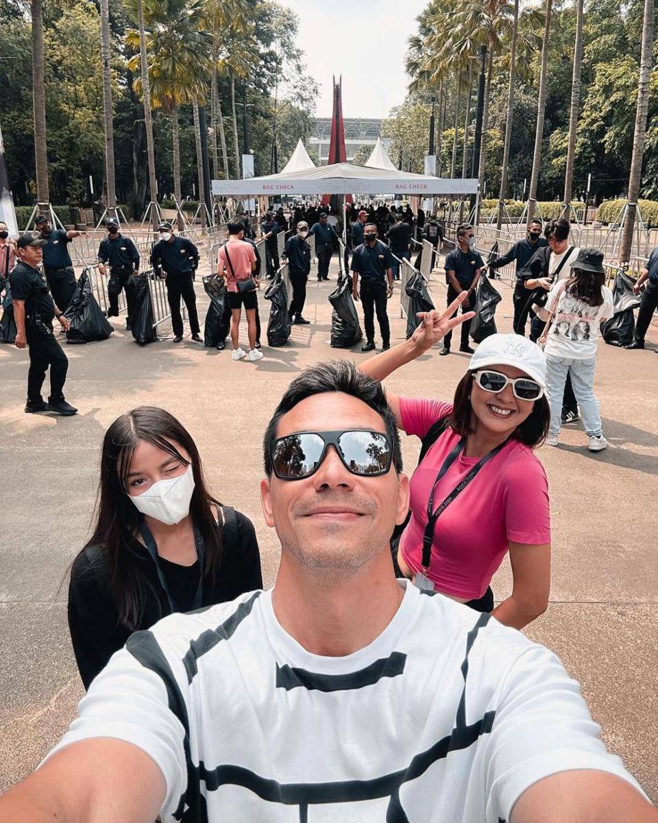 Darius Sinathrya antar istri dan anak konser BLACKPINK. (instagram.com/darius_sinathrya)