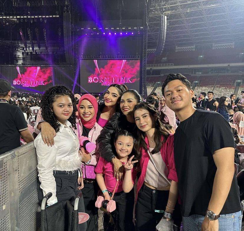Aurel Hermansyah nonton konser BLACKPINK (instagram.com/ashanty_ash)