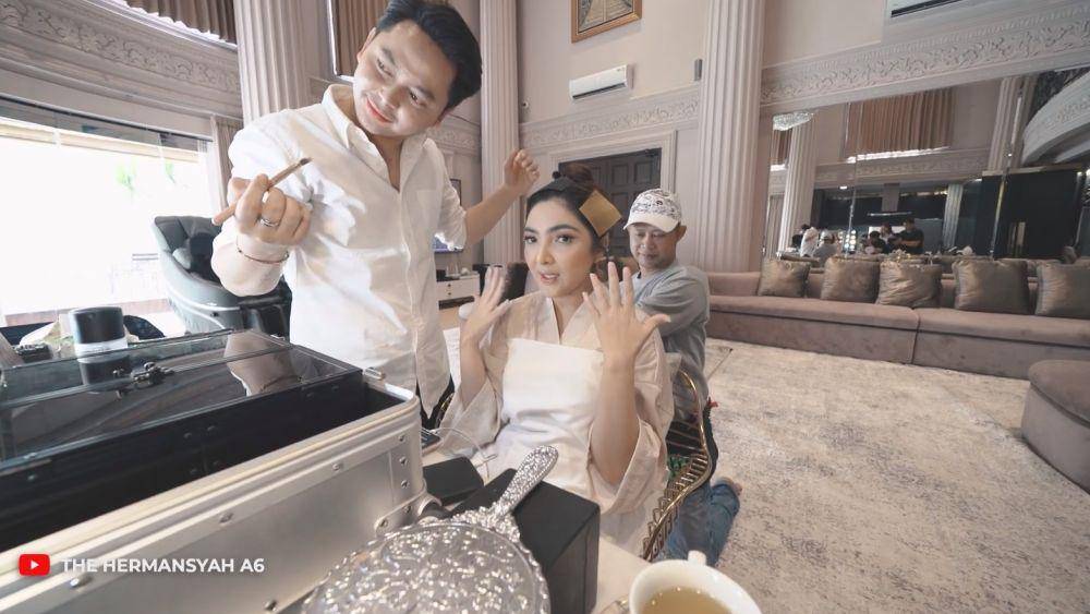 Ashanty dandan mirip Lisa (YouTube.com/The Hermansyah A6)