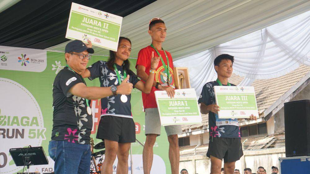 Para pemenang event Siaga Run 5K dalam puncak K3 BK3N Tahun 2023, Sabtu (11/3/2023). Foto Berau Coal