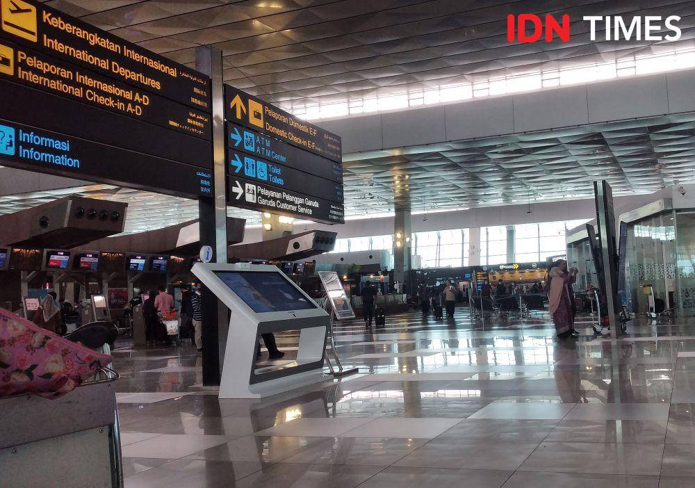 Ilustrasi check in di Bandara Soekarno-Hatta, Tangerang (IDN Times/Dhiya Awlia Azzahra)
