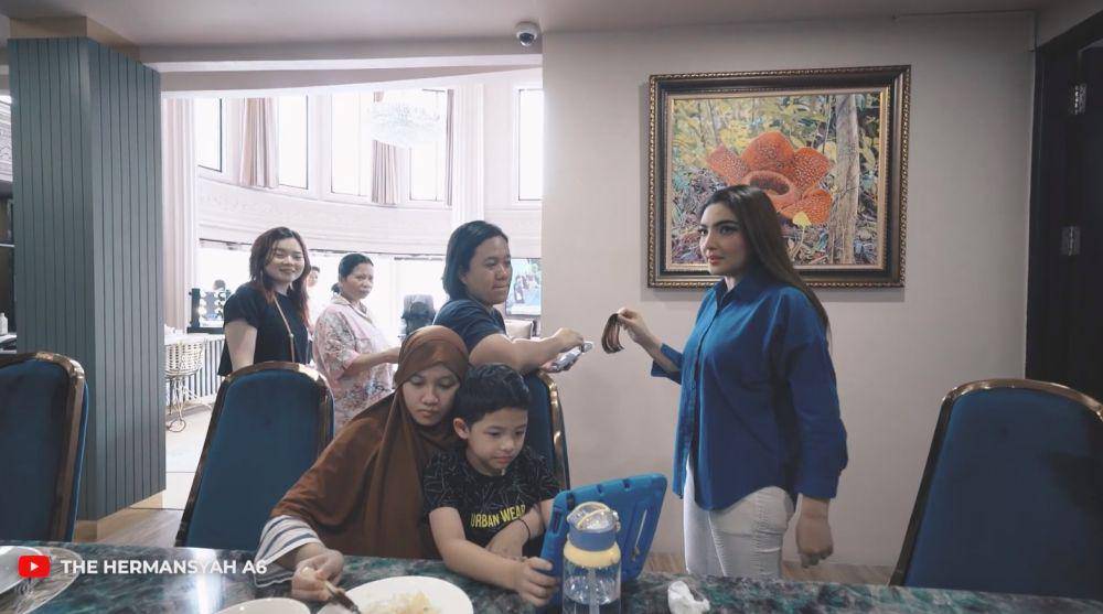 Ashanty dandan mirip Lisa (YouTube.com/The Hermansyah A6)